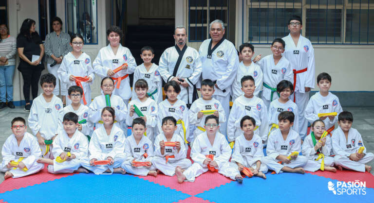 Con entusiasmo y disciplina, 25 niños presentan examen de grados kups en el Colegio Andersen bajo la guía del Prof. Fidel Rey Lucas.